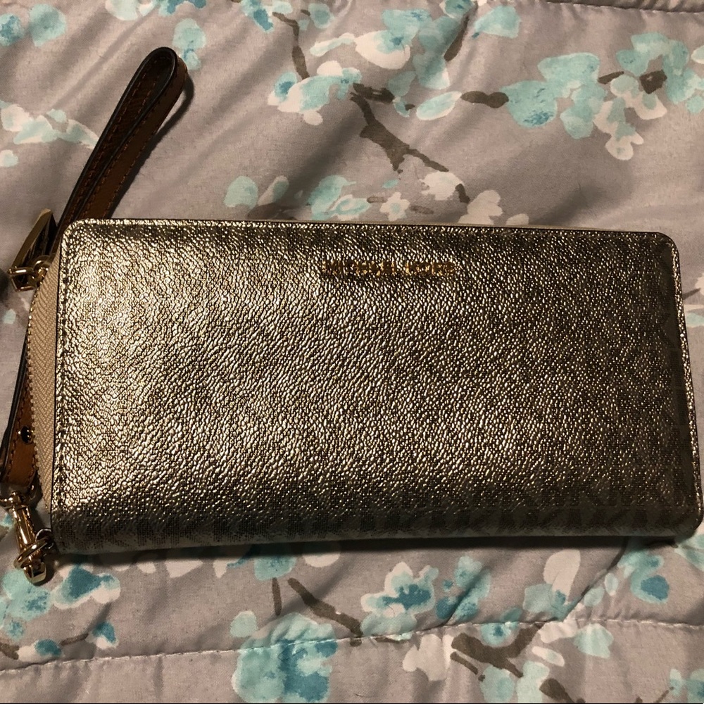 Michael kors wallet